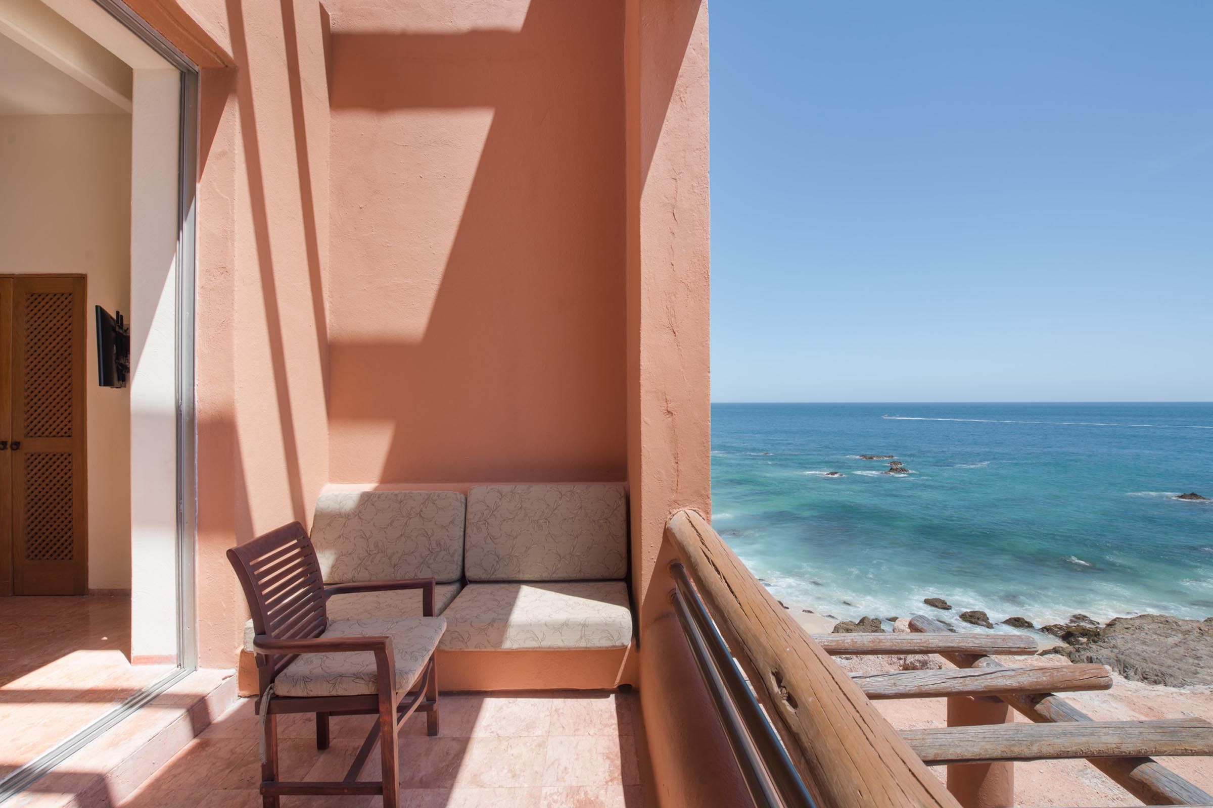 balcon-de-habitacion-con-vista-al-mar-club-regina-los-cabos